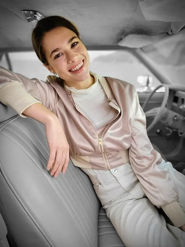 The same portrait with her in colour and the car in grey