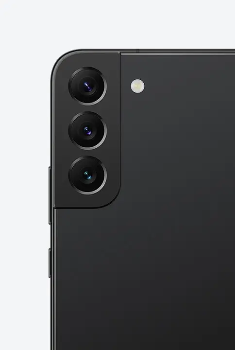 Galaxy S22+ in Phantom Black: the rear cameras up close