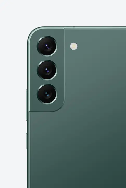 Galaxy S22+ in Green: the rear cameras up close