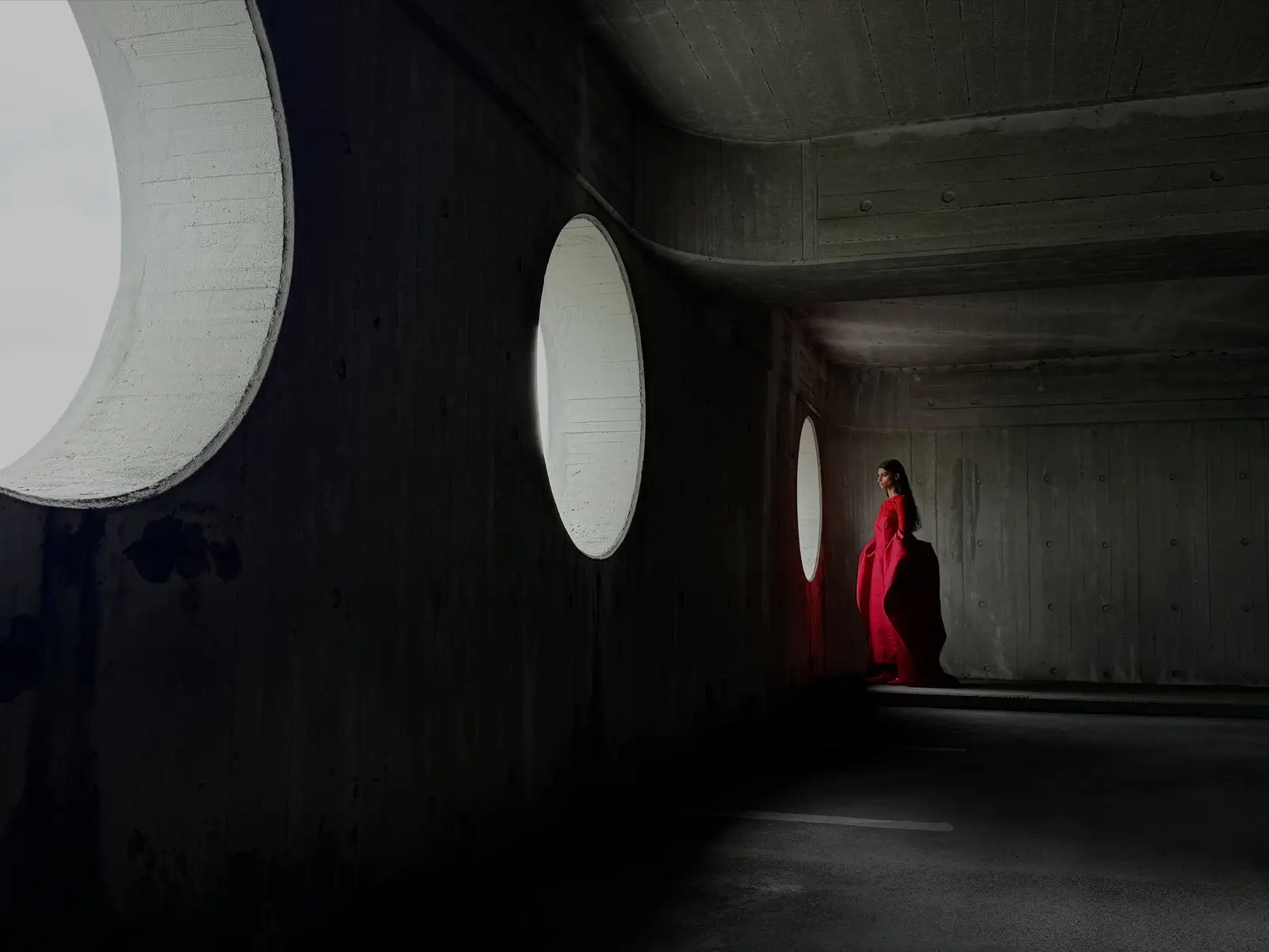 At 35 mm the person in red stands beside a round window
