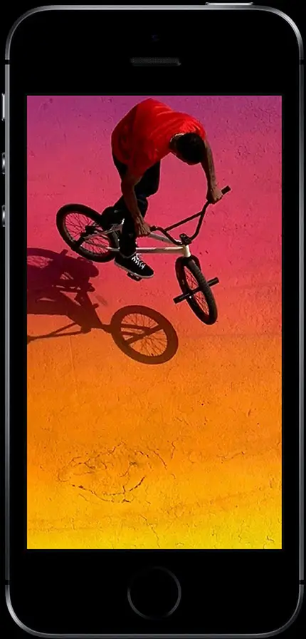 iPhone SE from the front, to the same scale