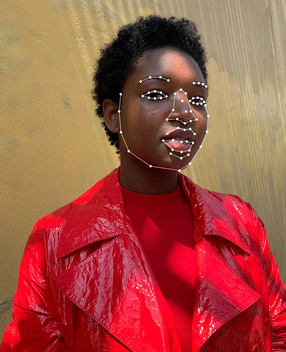 The same photo with dots tracing her eyes, nose, mouth and jaw