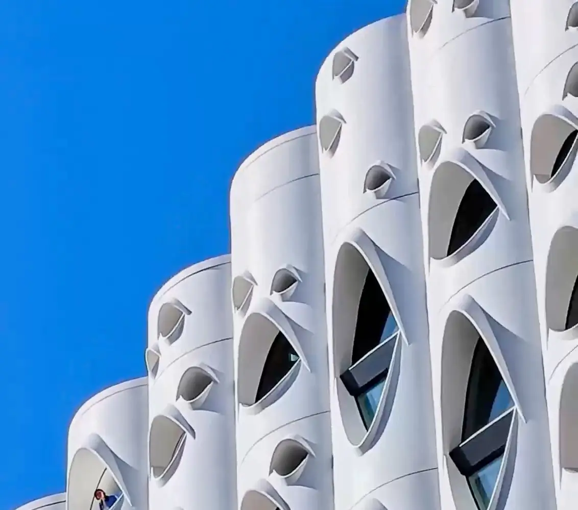 At 5x: a few columns of rounded white balconies and their oval windows
